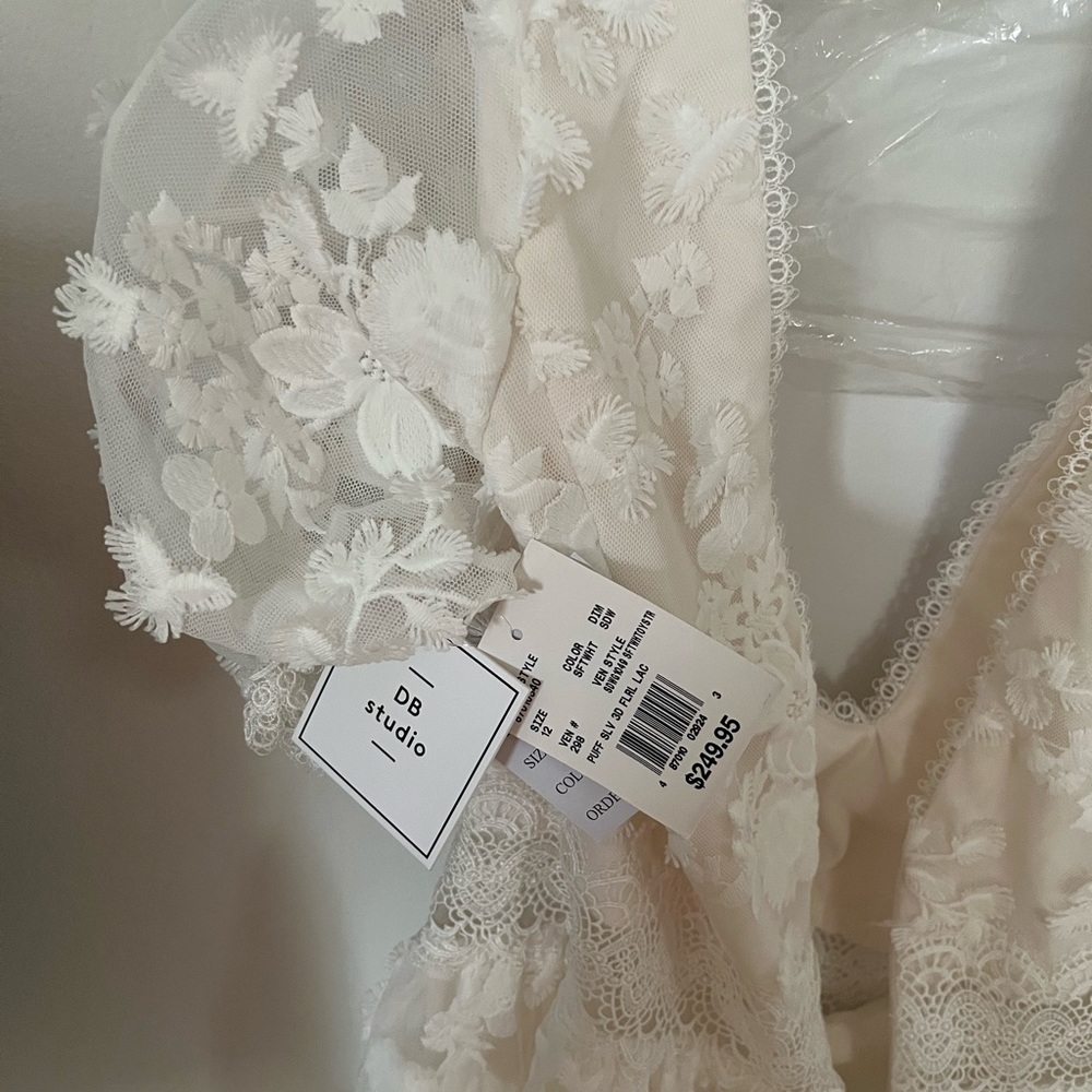 New David’s Bridal Wedding Dress with tags on - Picture 5 of 5